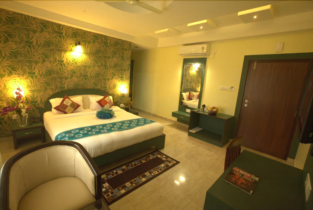 Hotel Royal Shades,Hal/ Old Airport Road,2 star