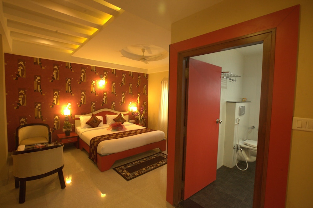 Hotel Royal Shades,Hal/ Old Airport Road,2 star