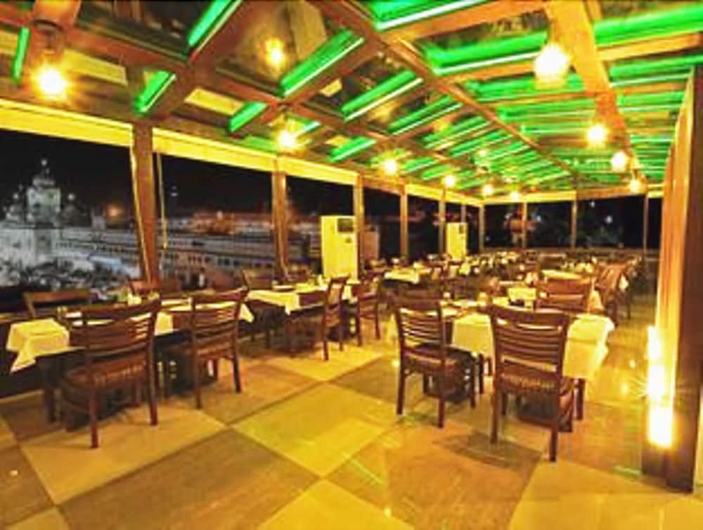 Hotel Le Golden,Baba Bakala>>Amritsar,3 star
