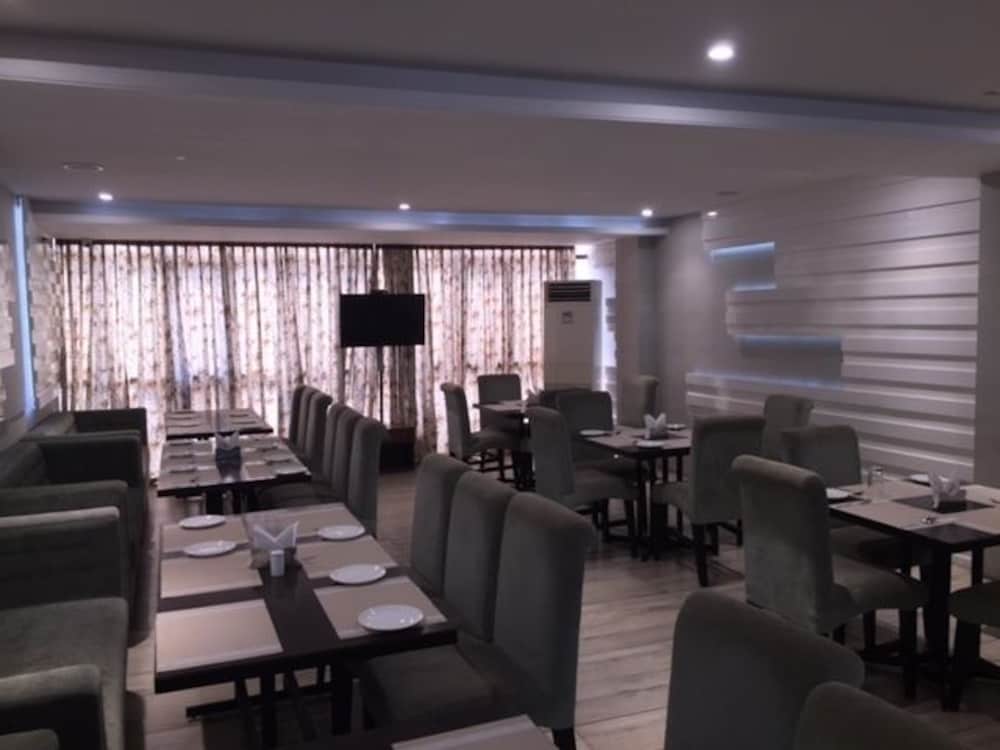 Hotel Mahendra,Devendra Nagar,3 star