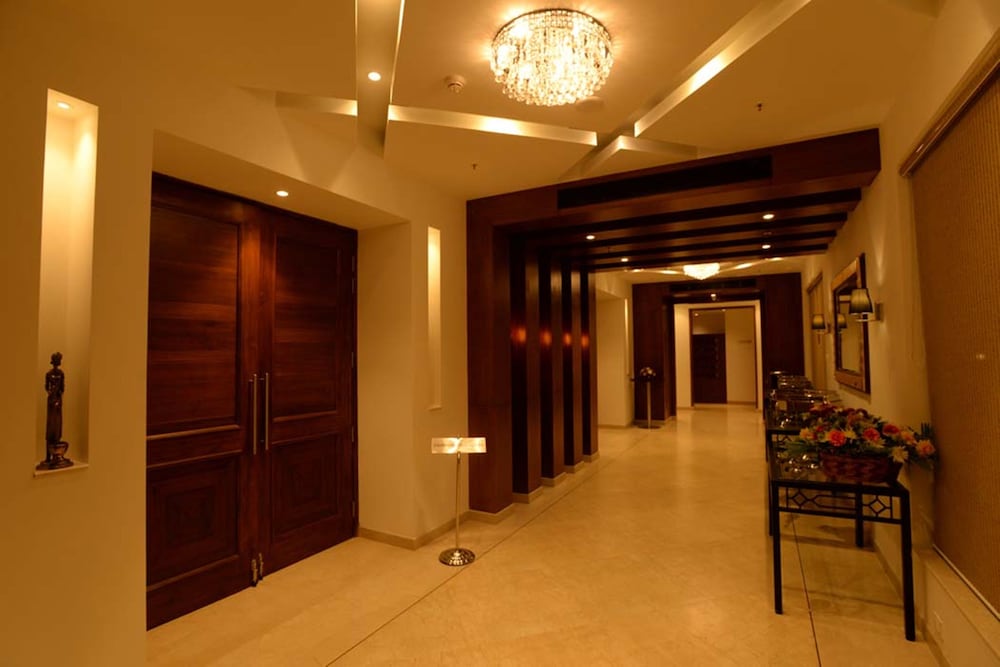 Lemon Tree Hotel Coimbatore,Kalapatti,4 star