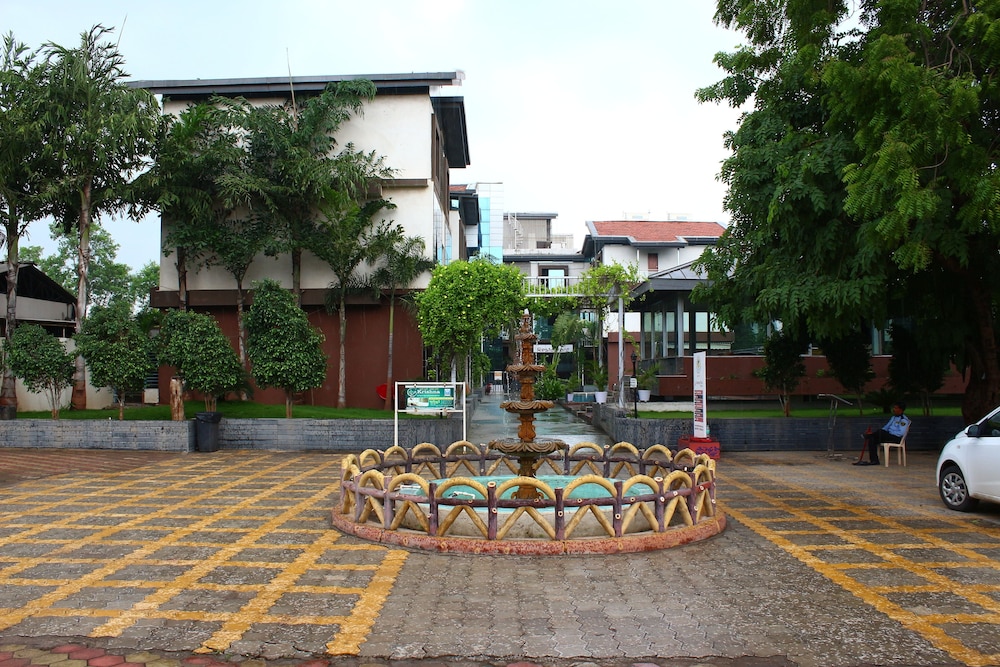 Hotel Krishna Park Resort,Vavdi,3 star