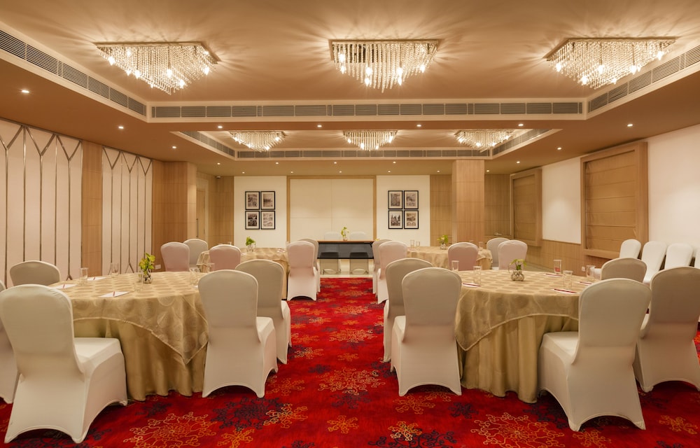 Red Fox Hotel Dehradun,Hathibarkala Salwala,3 star