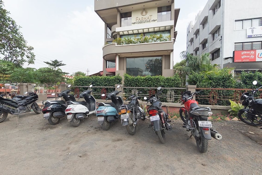 Hotel Farhat Executive,Maliwada,3 star