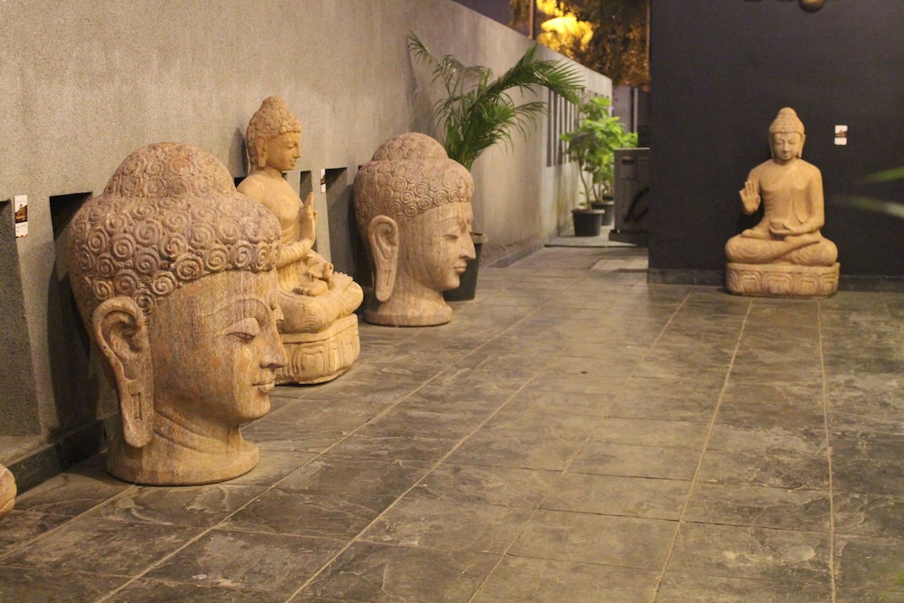 Dragonfly Hotel - The Art Hotel,Andheri,4 star