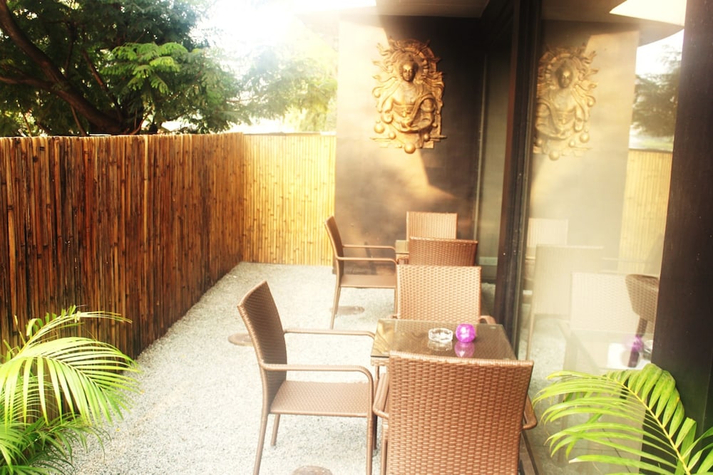 Dragonfly Hotel - The Art Hotel,Andheri,4 star